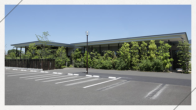 クリニック外観・駐車場